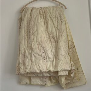 Elegant Cream bedspread with Leaf Pattern. Set of 2